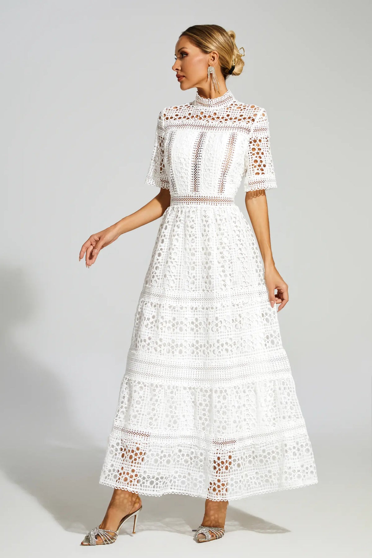 Effortlessly Elegant Dress with a Timeless Design