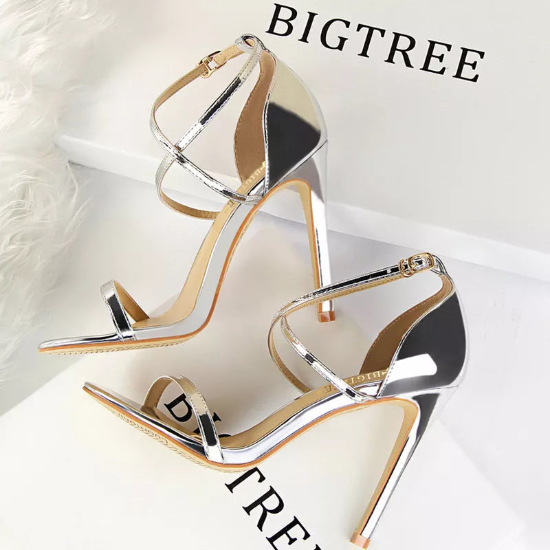 Well Tailored Heels with a Graceful Silhouette