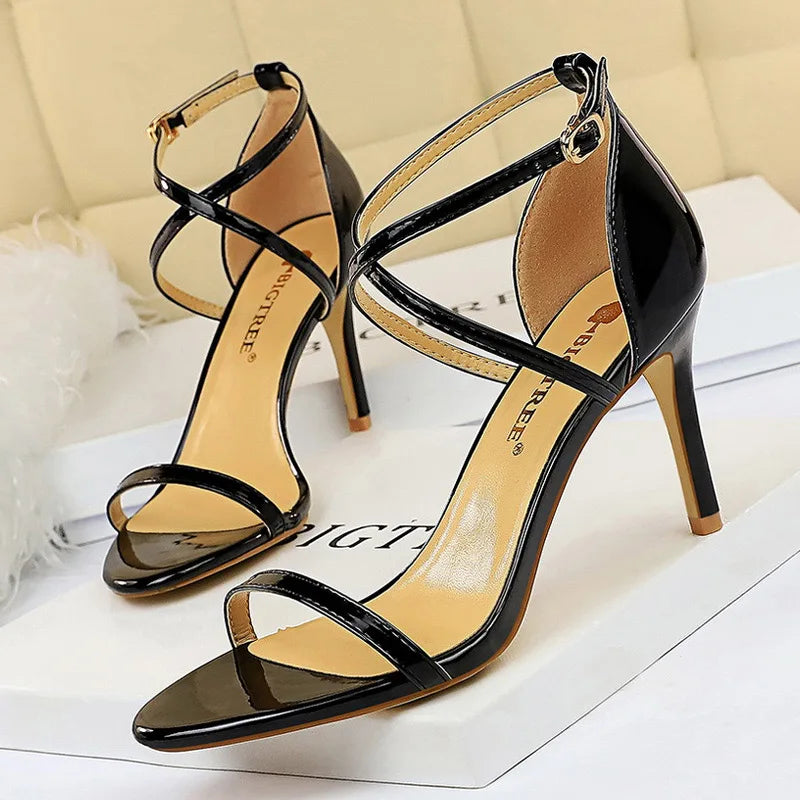 Beautifully Finished Heels in a Timeless Design