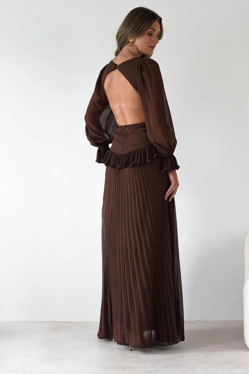 Effortlessly Elegant Garment with a Timeless Design