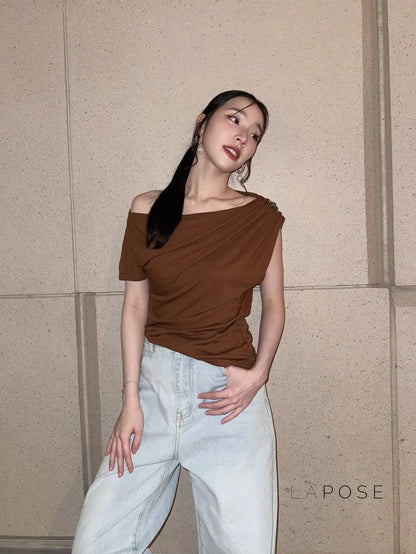Well Tailored Top with a Graceful Silhouette