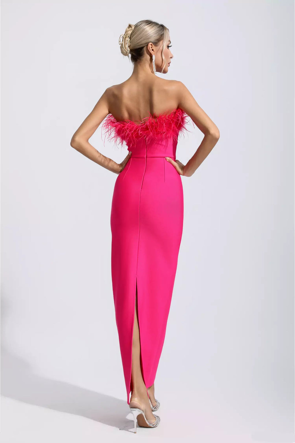 Beautifully Finished Dress in a Timeless Design