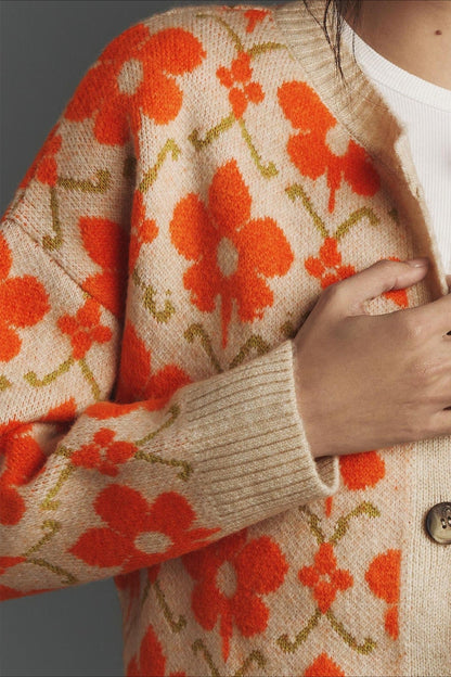 Well Tailored Cardigan with a Graceful Silhouette