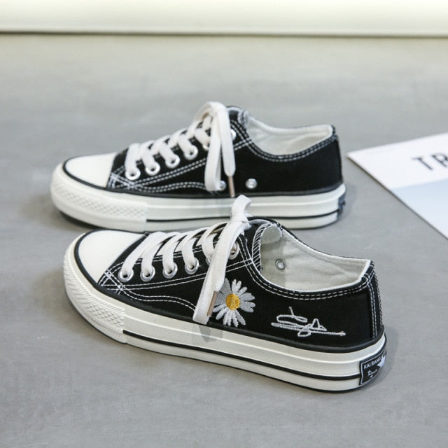 Low-cut with floral print sneakers