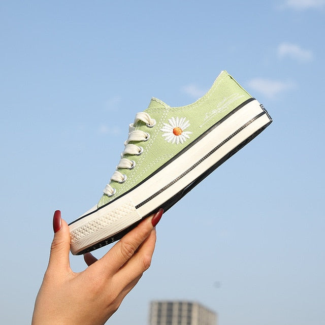 Low-cut with floral print sneakers