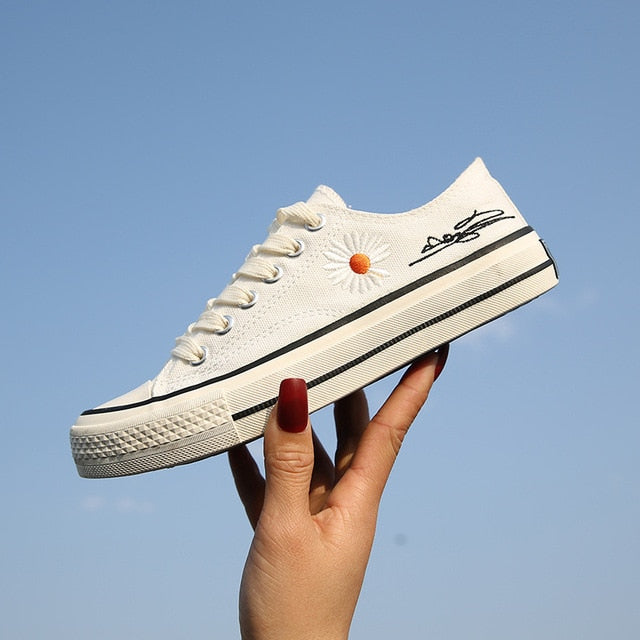 Low-cut with floral print sneakers