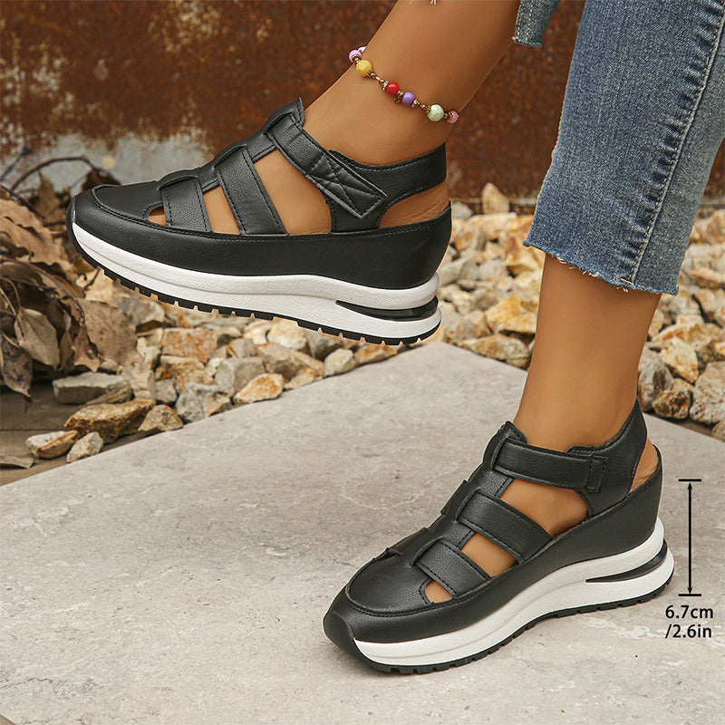 Closed-toe sandal